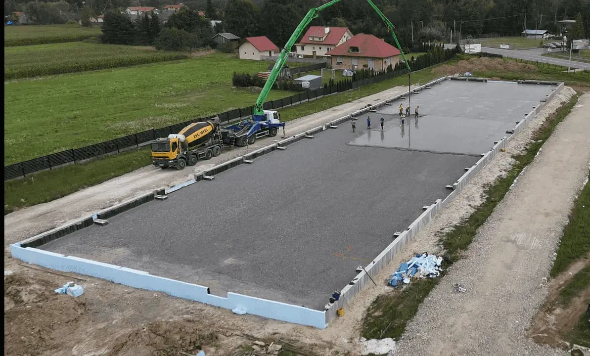 Płyta fundamentowa pod halę stalową — betonowanie — BLACHBUD